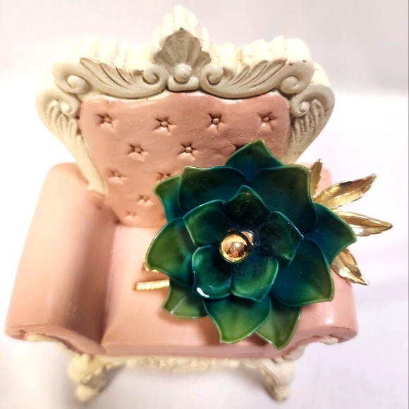 Vintage Coro Green Blue And Yellow Floral Brooch with Gold Stem Cener And Leaves - Picture 3 of 9